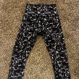 lululemon athletica Kids Black and Gray Leaf Print Leggings